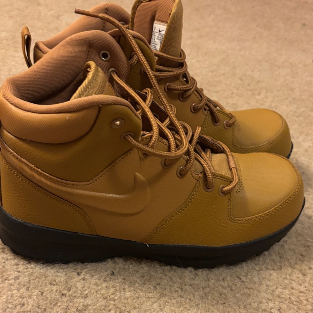 Nike Brown High-Top Boots